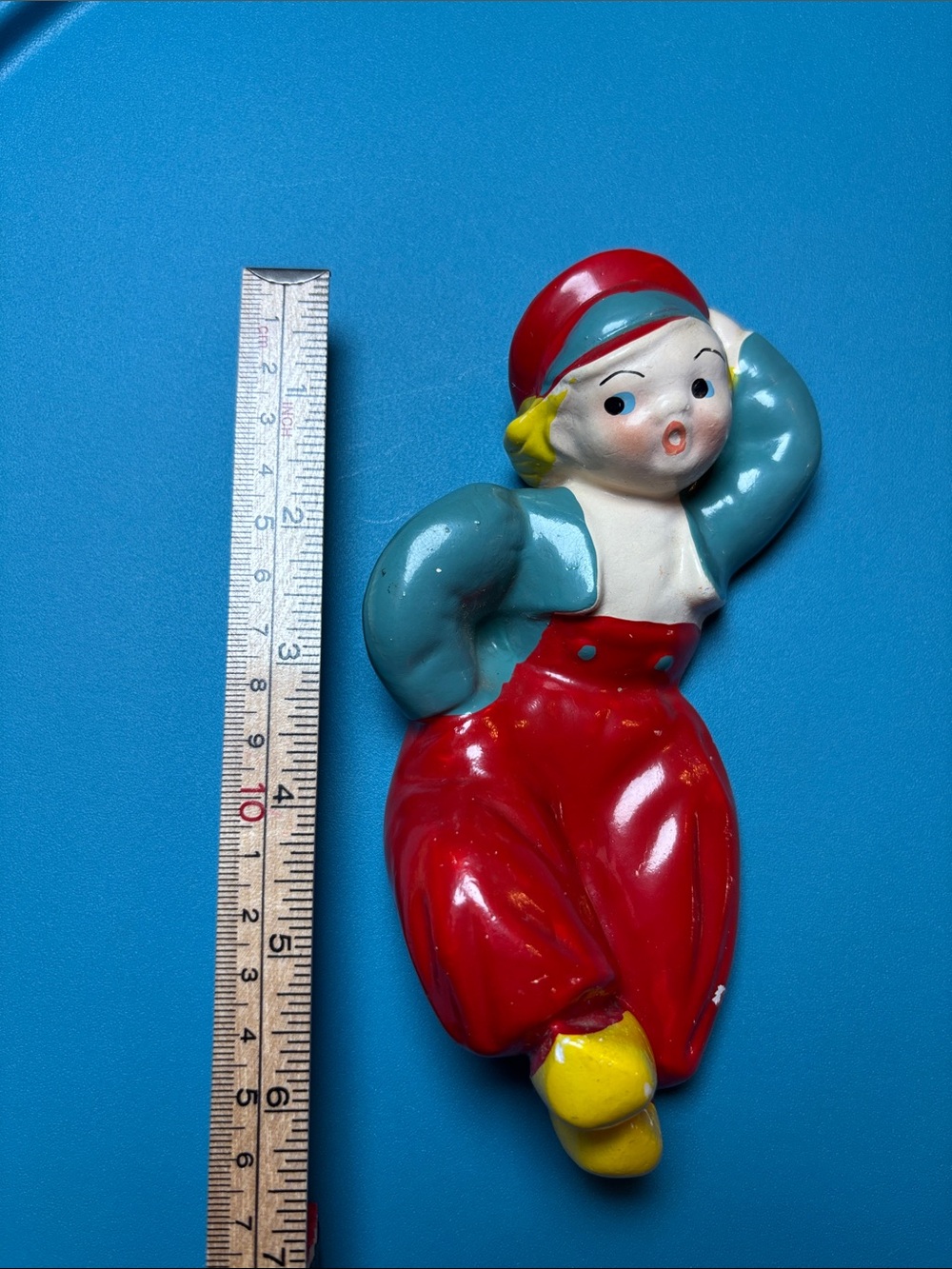Vintage 1940’s chalkware wall hanger Dancing Dutch boy figurine decor - Picture 8 of 8